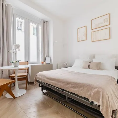 Cozy In Montmartre *